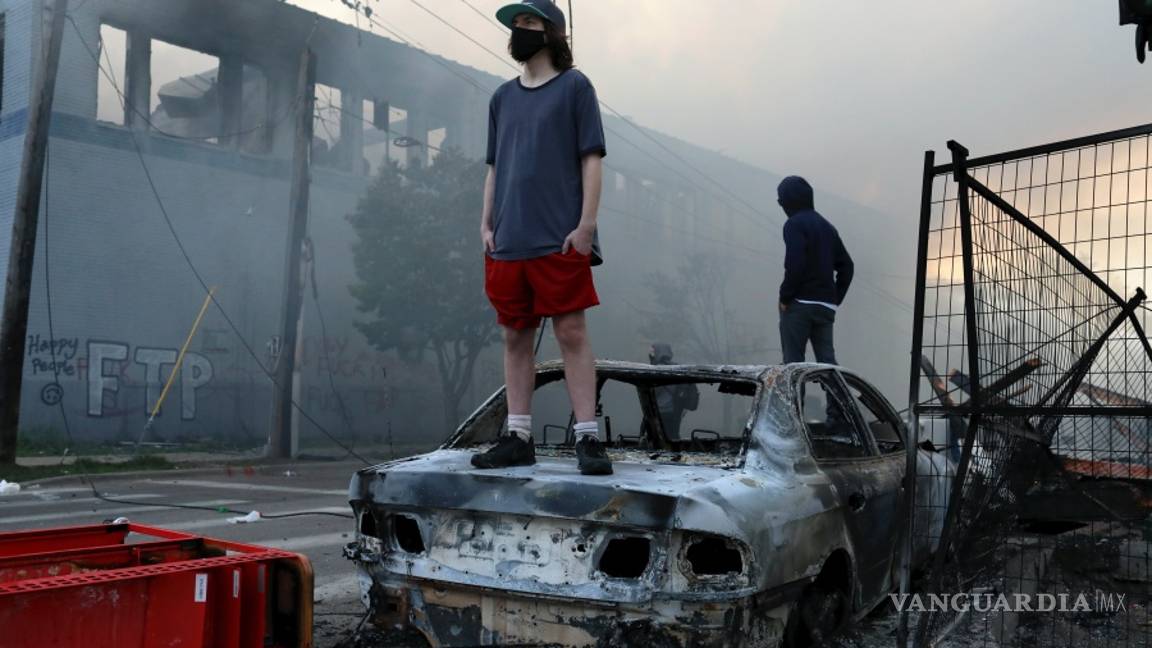 $!Violentas protestas y saqueos en Minneapolis por la muerte de George Floyd por abuso policial (fotos)