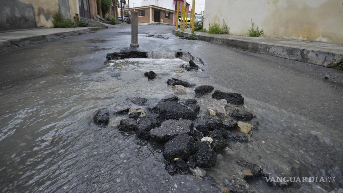 Lluvias exhiben mala calidad en reparaciones de Agsal en el Ojo de Agua, en Centro Histórico de Saltillo