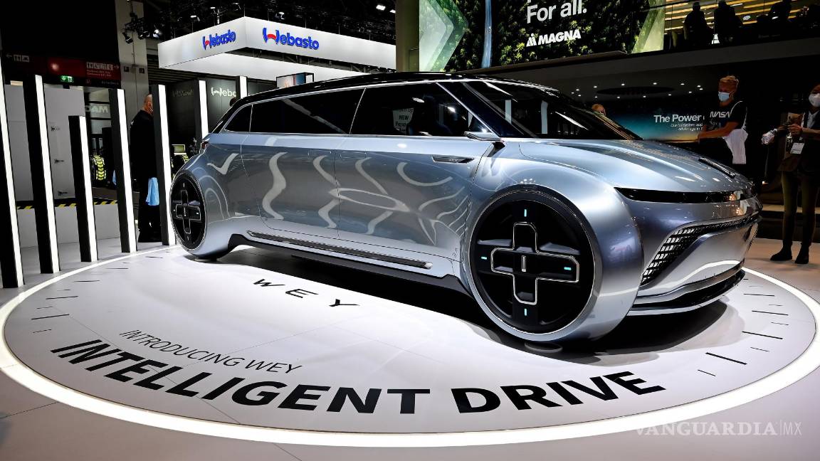 $!El concept car WEY iNest de Great Wall Motors (GWM) en exhibición en el primer día de vista previa para la prensa del Salón Internacional del Automóvil IAA en Munich, Alemania. EFE/EPA/Sascha Stenbach