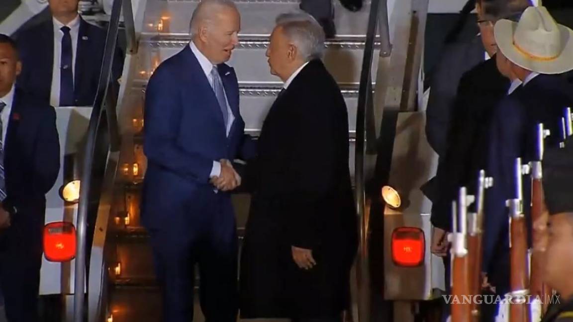 Llega al AIFA el presidente de Estados Unidos, Joe Biden; lo recibe López Obrador