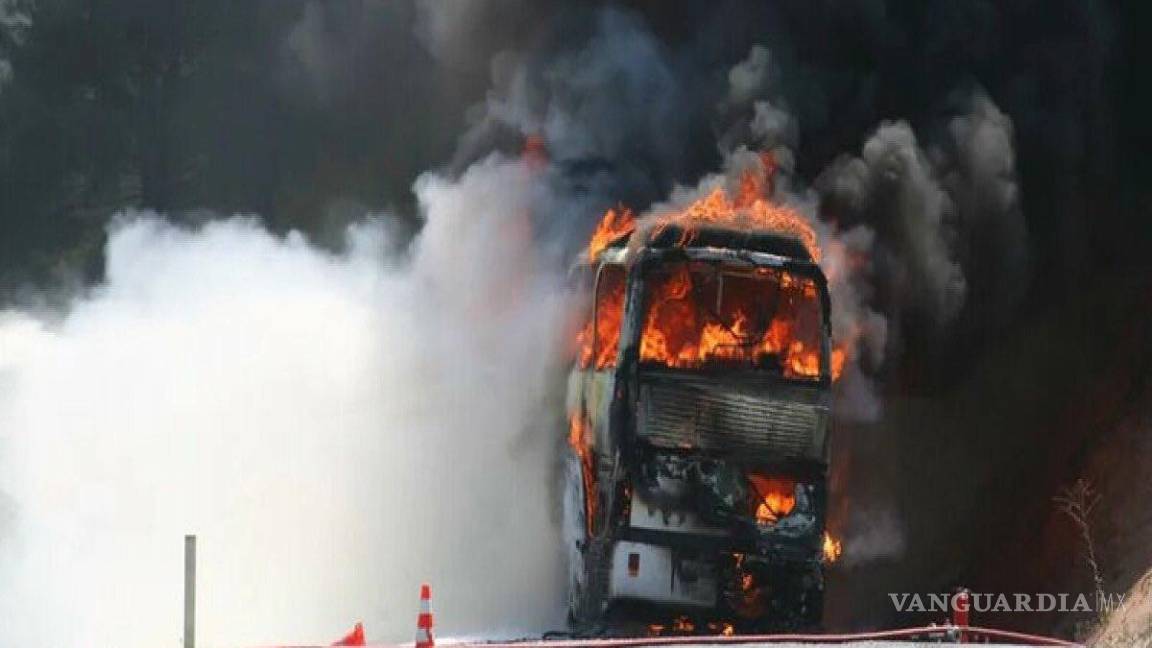 Se quema autobús en Bulgaria y mueren 46 personas calcinadas, 12 menores entre ellas
