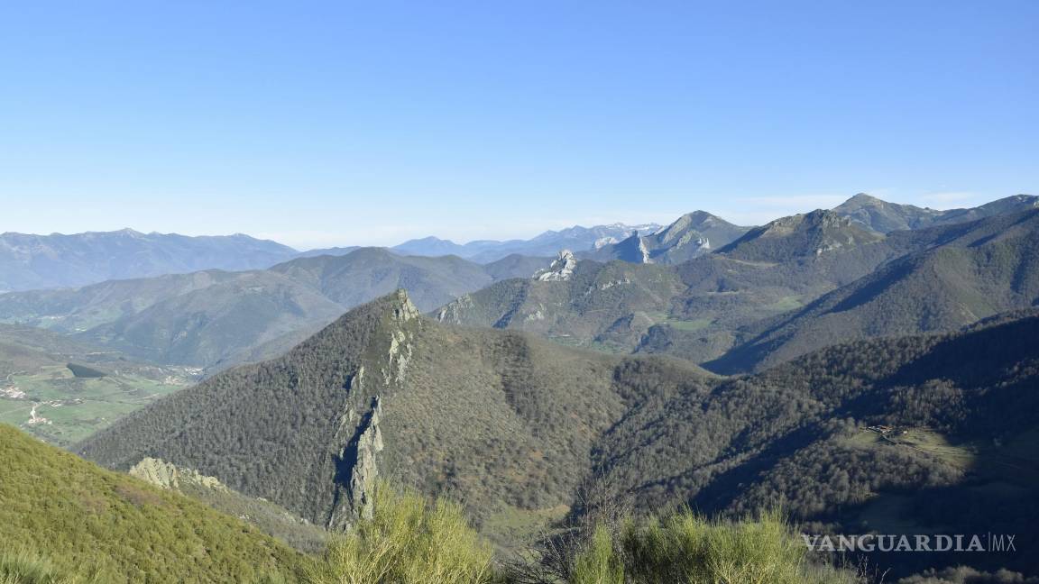 $!Vista panorámica de la cordillera Cantábrica desde el paso de montaña Puerto del Pontón, en la provincia de León, donde Benet sitúo gran parte de su obra literaria.