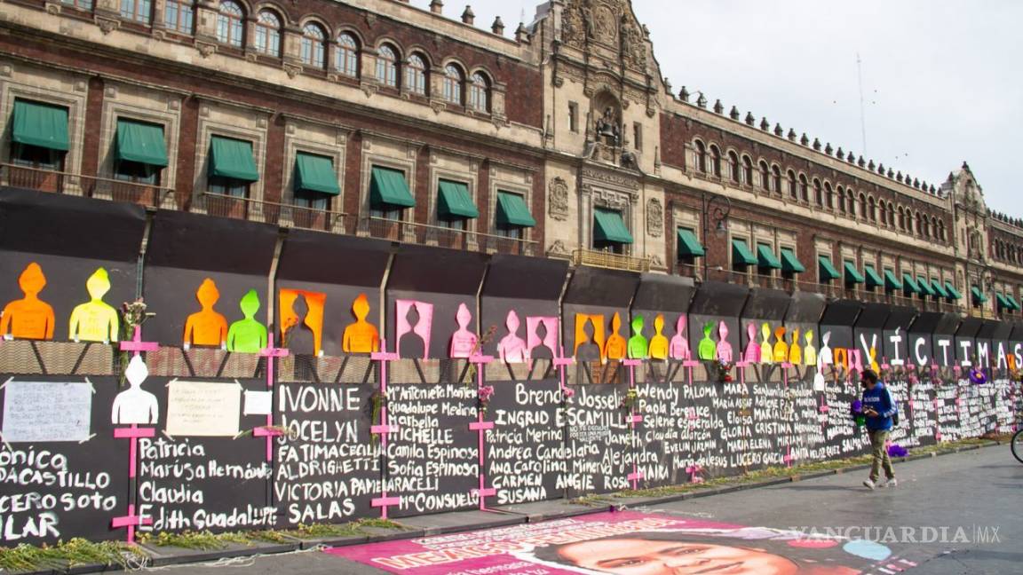 $!Palacio Nacional se convirtió en el 'muro de la memoria' (fotogalería)