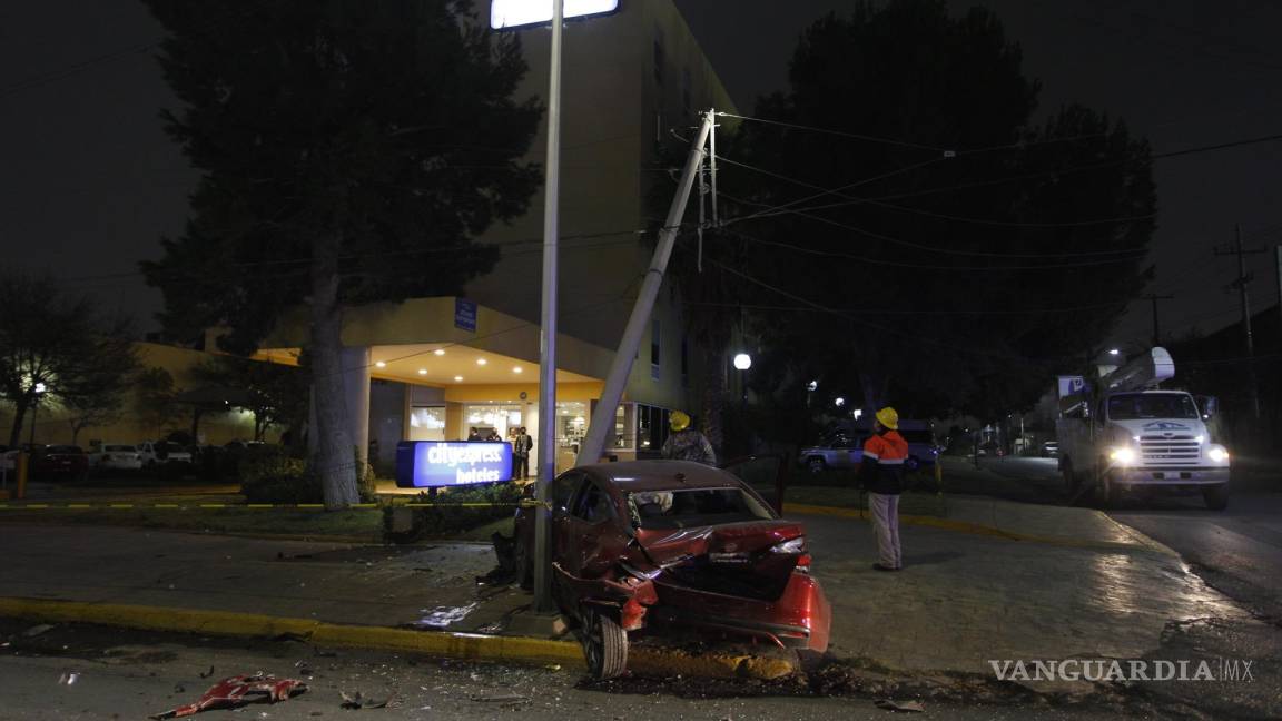 Accidente en Periférico LEA deja cuantiosos daños materiales