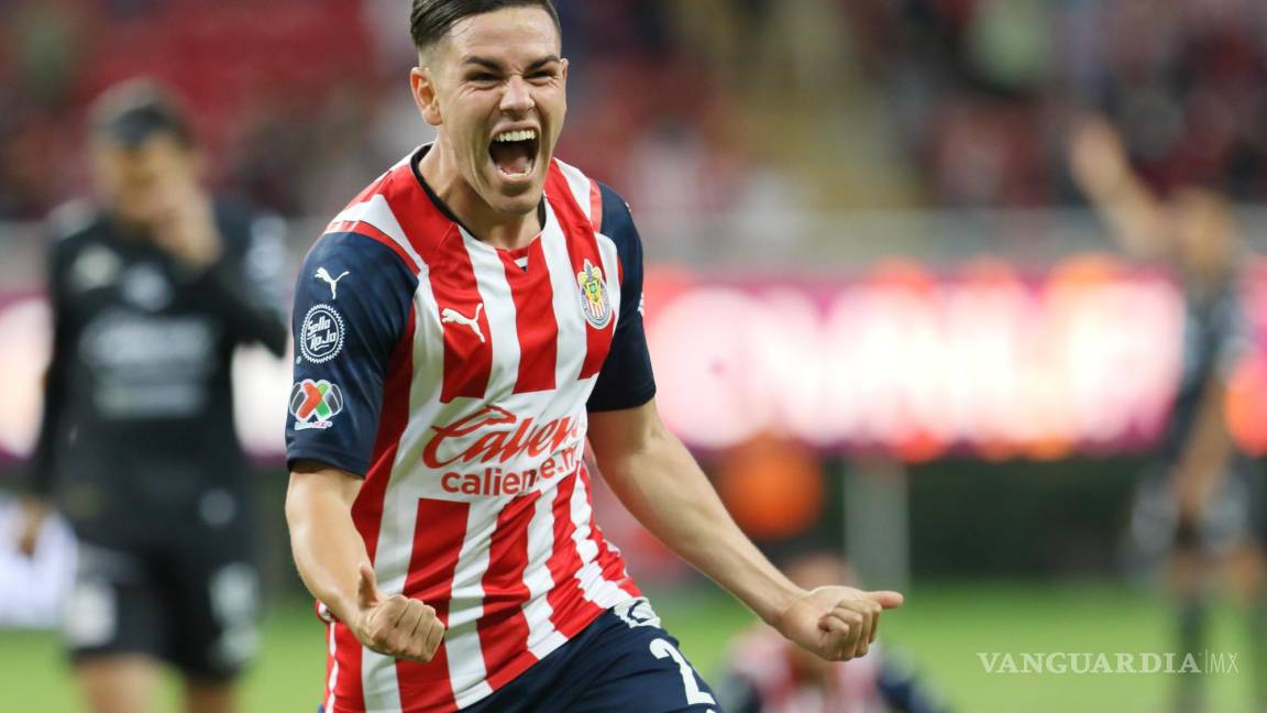 Chivas golea y se apodera del liderato general de la Liga MX