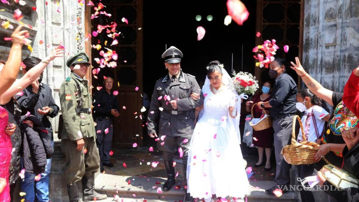 $!El Centro Wiesenthal Latinoamérica condenó una boda realizada con temática nazi en el estado de Tlaxcala.