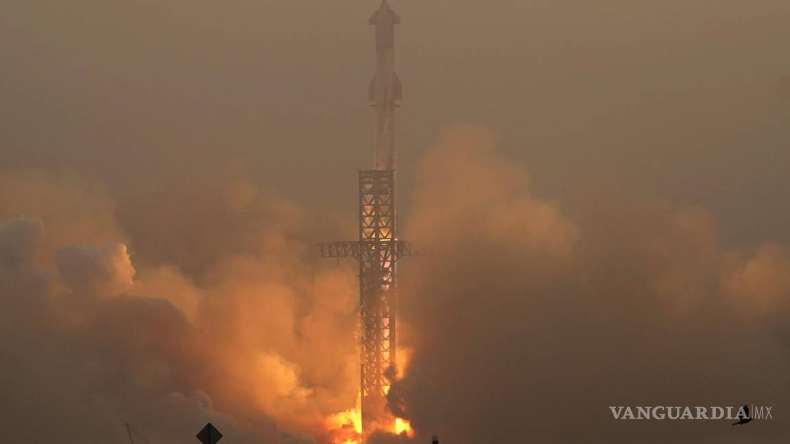 Así es como consigue el poderoso Starship de SpaceX exitoso despegue y regreso de ambas etapas de la nave a Tierra