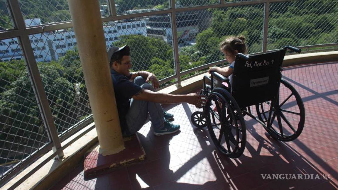 $!Raspón en rodilla genera crisis de salud de niña venezolana