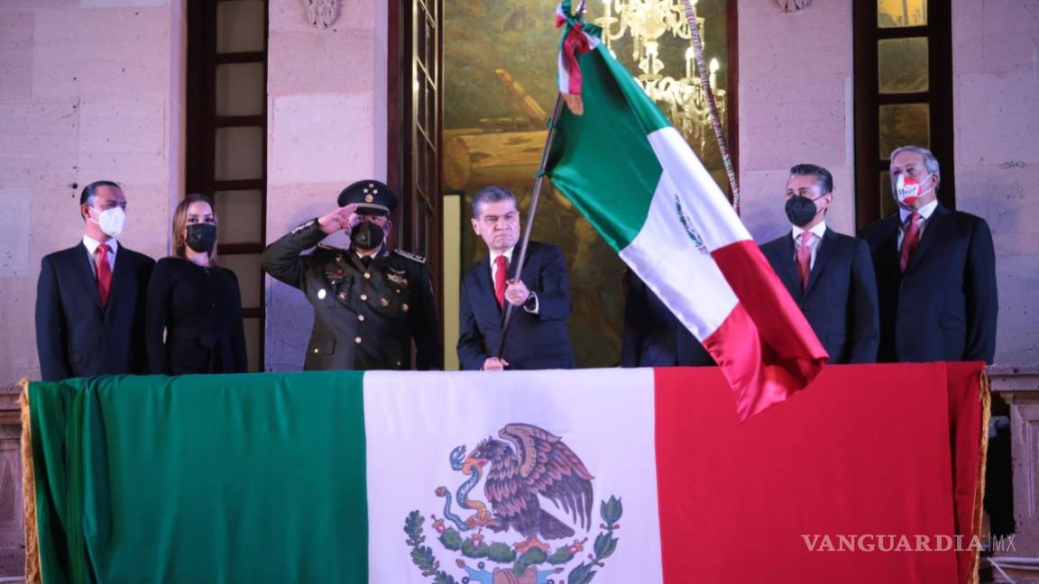Reconoce Miguel Riquelme a médicos en el Grito de Independencia en Coahuila