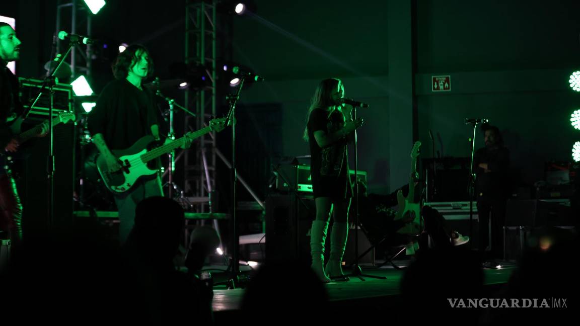 $!El recinto recibió a los fanáticos de las bandas.