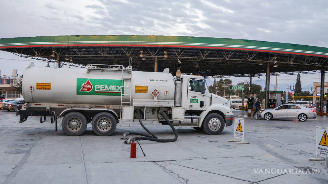 Ligera baja de precios de gasolinas en septiembre para Coahuila