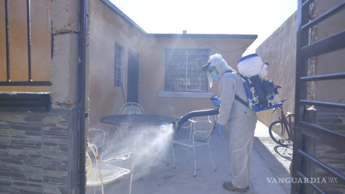 Sanitizan viviendas en colonias que registran casos COVID-19 en Acuña