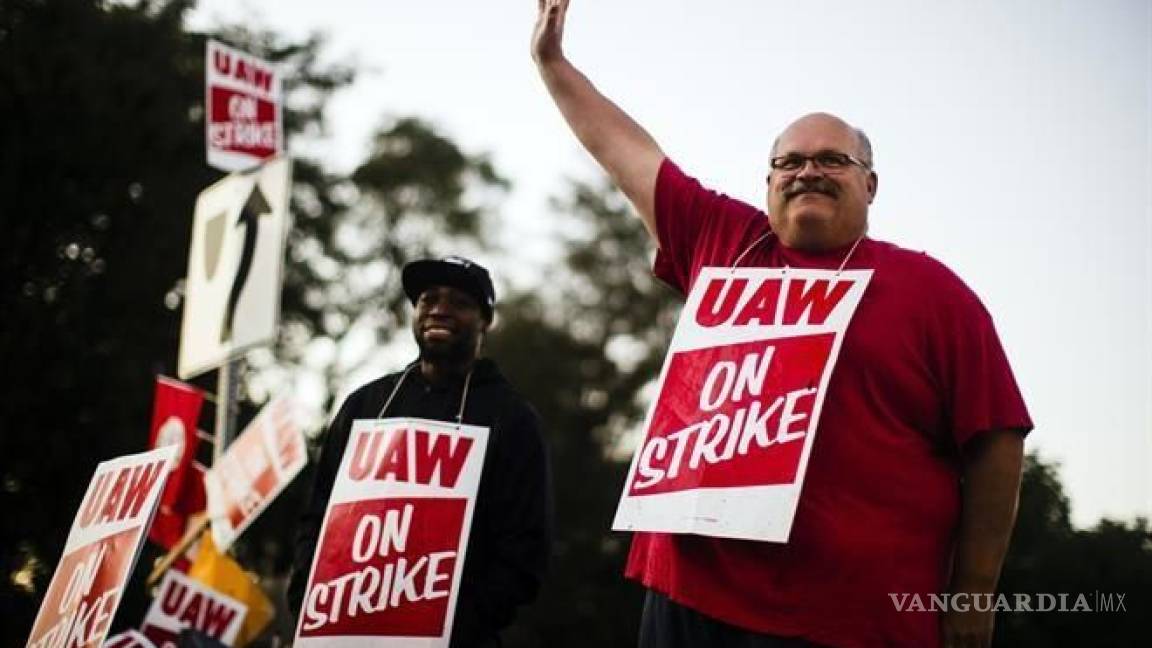 General Motors y Sindicato de Trabajadores Automovilísticos, llegan a un acuerdo tentativo para poner fin a huelga