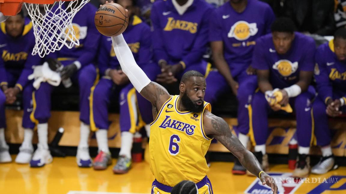 ‘King’ James se acomoda la corona y lleva a los Lakers a las Semifinales de Conferencia