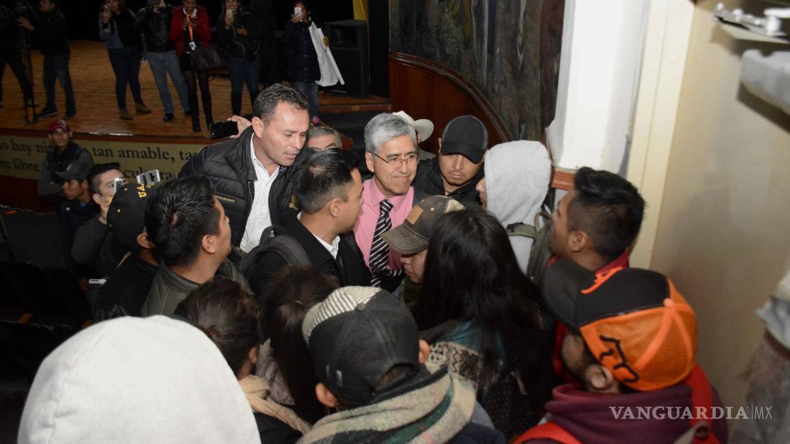 $!Presentan en la Narro a candidatos entre empujones y gritos