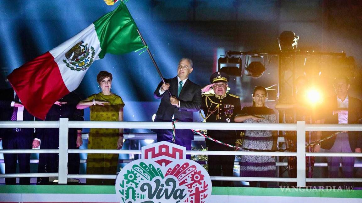 Torreón celebra el Grito de Independencia y su 117 aniversario con una gran multitud en la Plaza Mayor