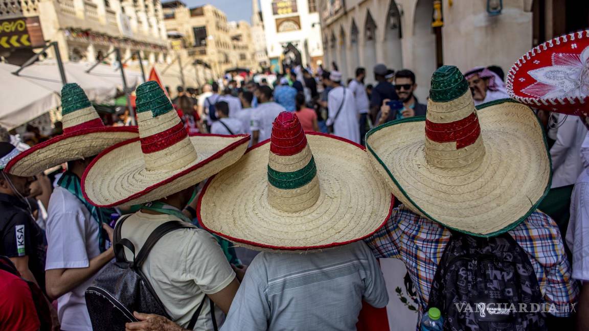 $!Fans de México recorren las calles de Qatar.