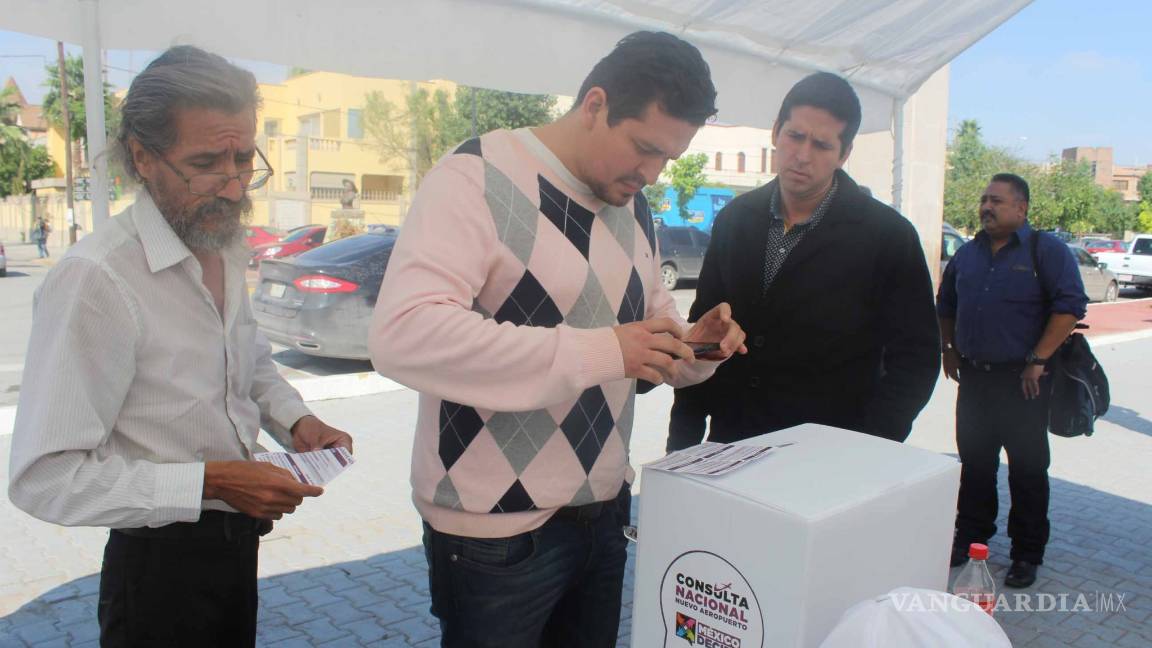 $!Delegado de AMLO en Coahuila defiende la consulta del NAIM pese a fallas