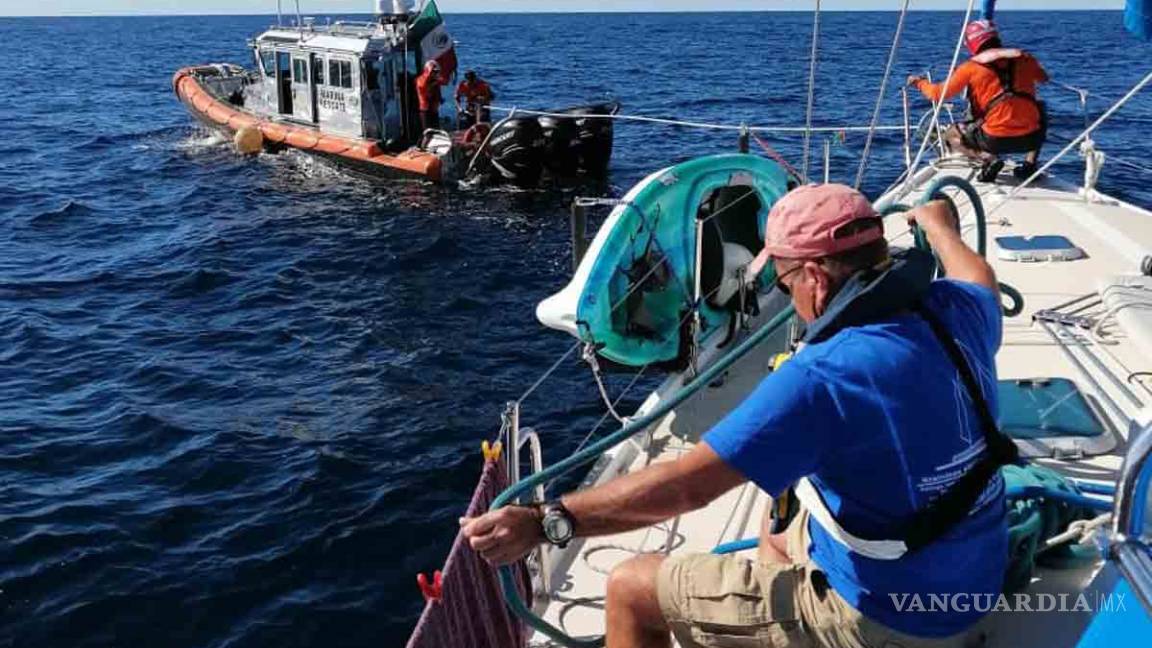 Rescata Semar a turistas canadienses que llevaban días a la deriva en altamar