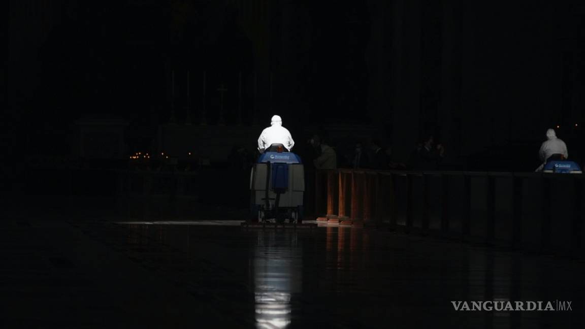 $!Basílica San Pedro es sometida a una inédita desinfección para su reapertura
