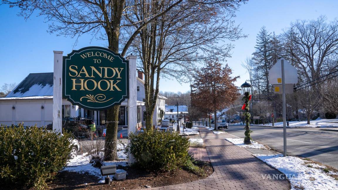 10 años después, Sandy Hook todavía tiene la herida abierta y recuerda con tristeza a sus víctimas