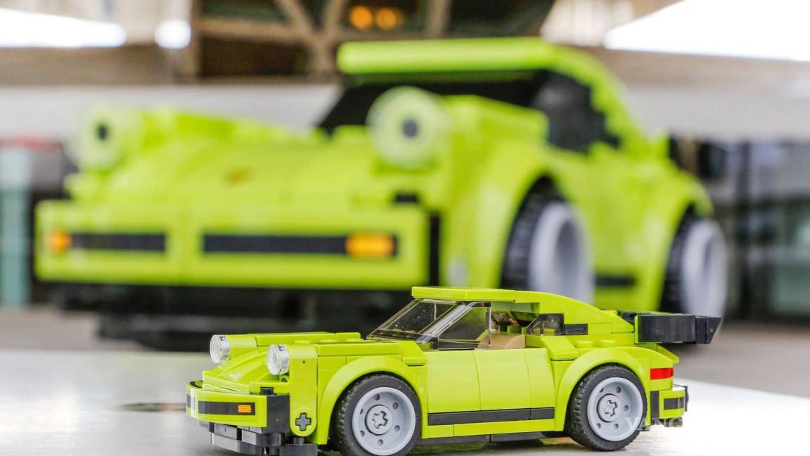 Lego deja un 911 a escala en el museo de Porsche