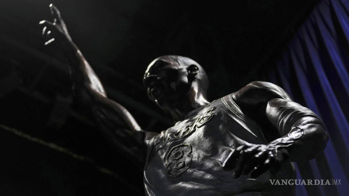 Kobe Bryant es inmortalizado en bronce: develan estatua de ‘Black Mamba’ en Los Ángeles