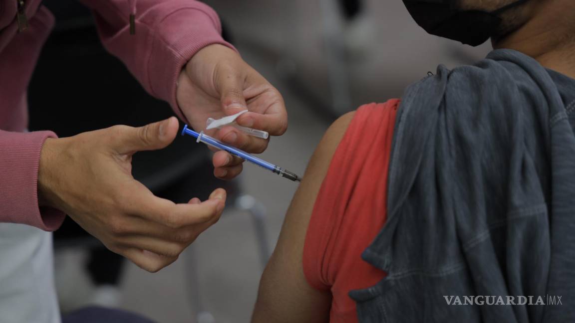 Maestros de Coahuila serán vacunados nuevamente ante variante Ómicron; autoridades esperan instrucciones
