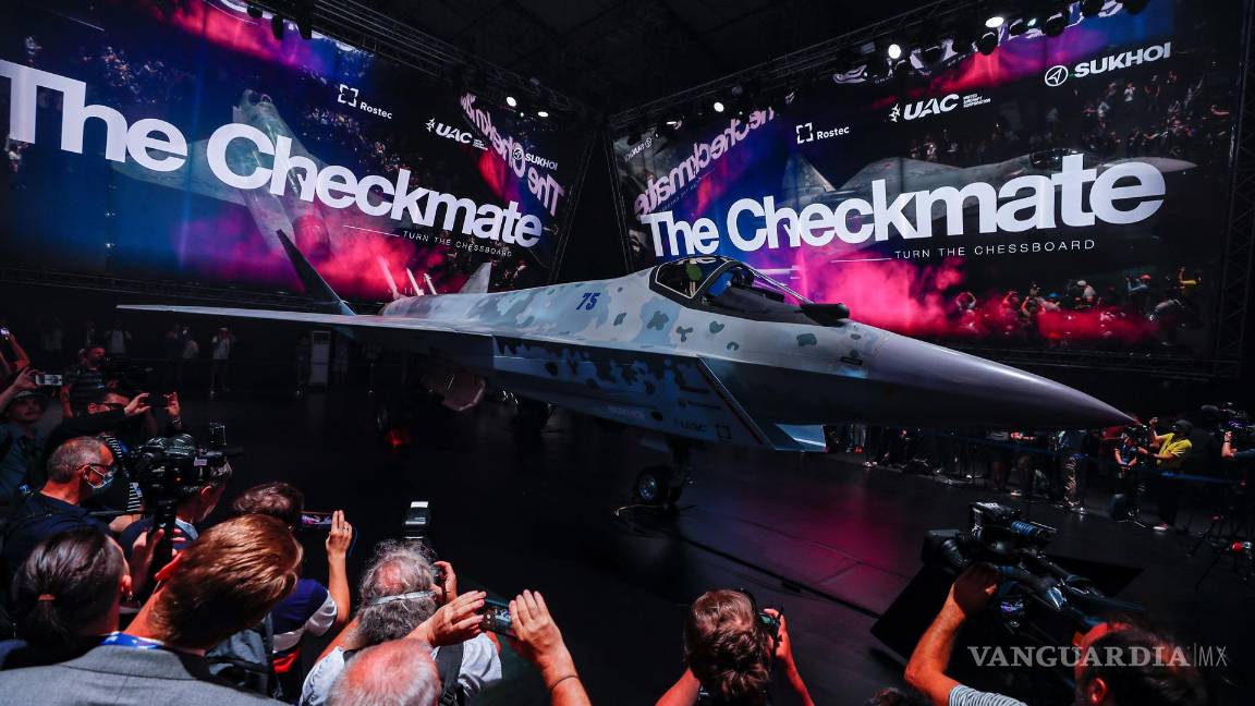 $!Presentan a Putin el nuevo caza ligero furtivo LTS "Checkmate"