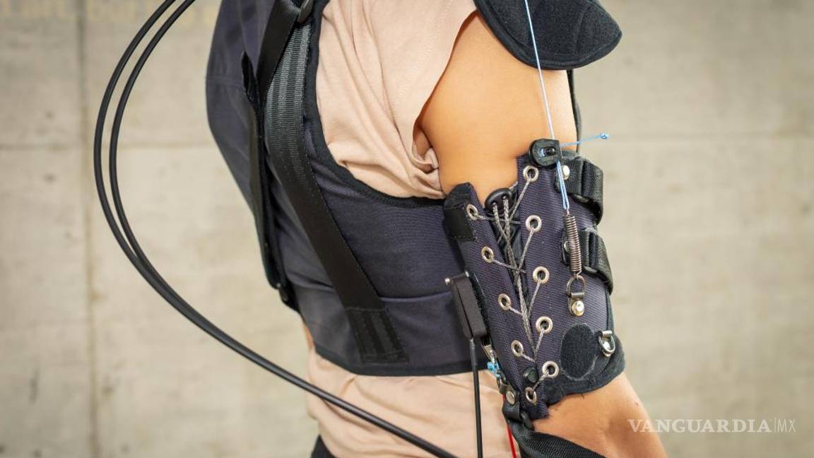 $!Myoshirt se lleva puesto en la parte superior del cuerpo.