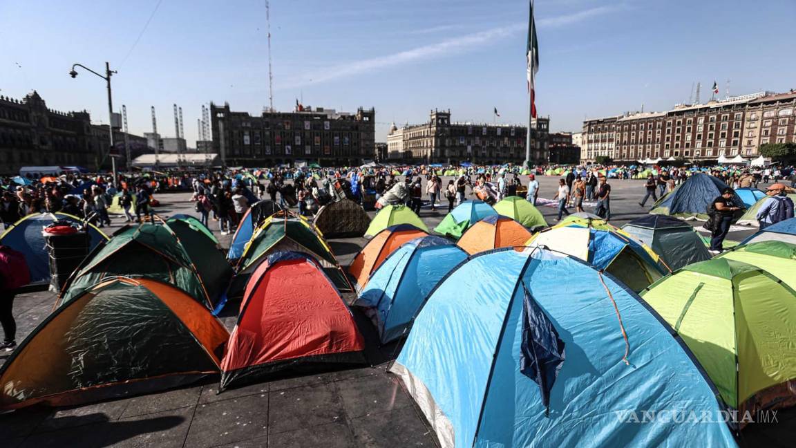 Se planta CNTE frente a Palacio Nacional por reforma a Ley del ISSSTE