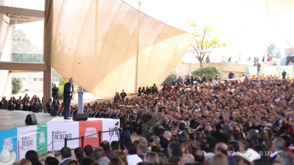 Arropan a Manolo Jiménez en su primer informe de gobierno