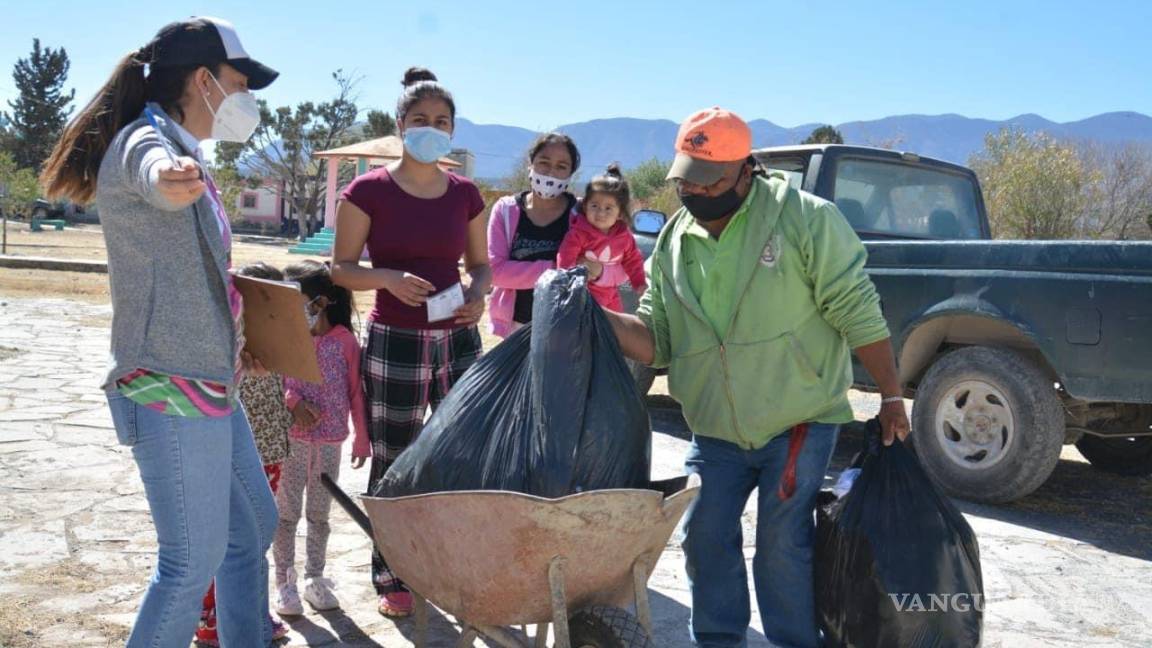 Intercambian con gente del área rural de Saltillo artículos de higiene y de la canasta básica, por cacharros
