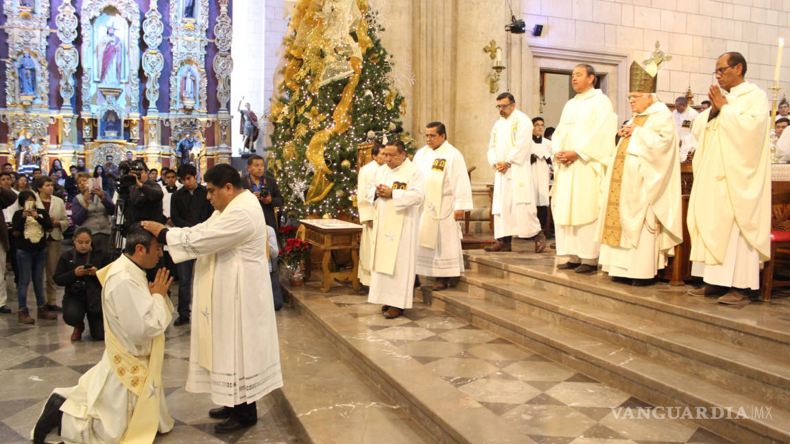 Ordena Vera a un sacerdote y a un diácono en Catedral