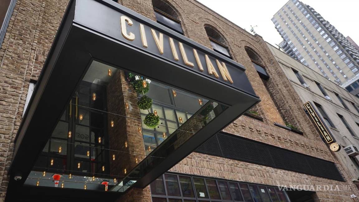 $!Marquesina del hotel Civilian de Nueva York, una especie de museo de Broadway. AP/Richard Drew