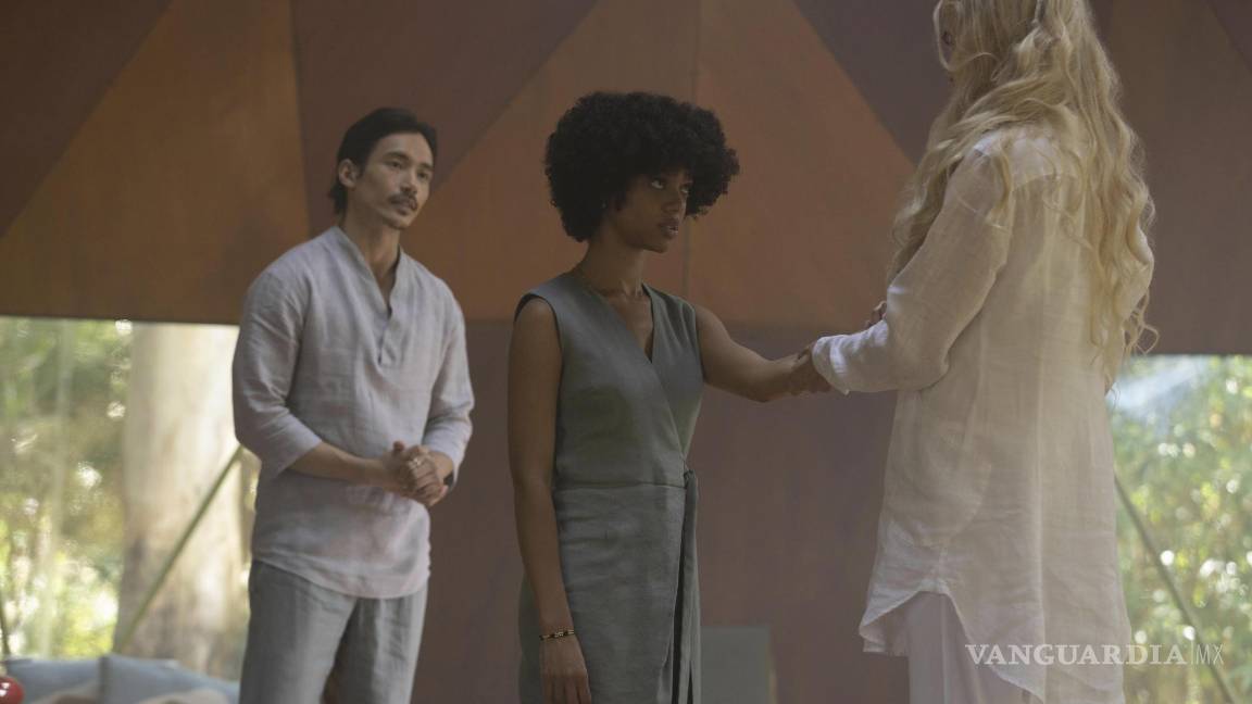 $!Esta imagen proporcionada por Hulu muestra a Manny Jacinto, de izquierda a derecha, Tiffany Boone y Nicole Kidman en una escena de “Nine Perfect Strangers”. AP/Vince Valitutti/Hulu