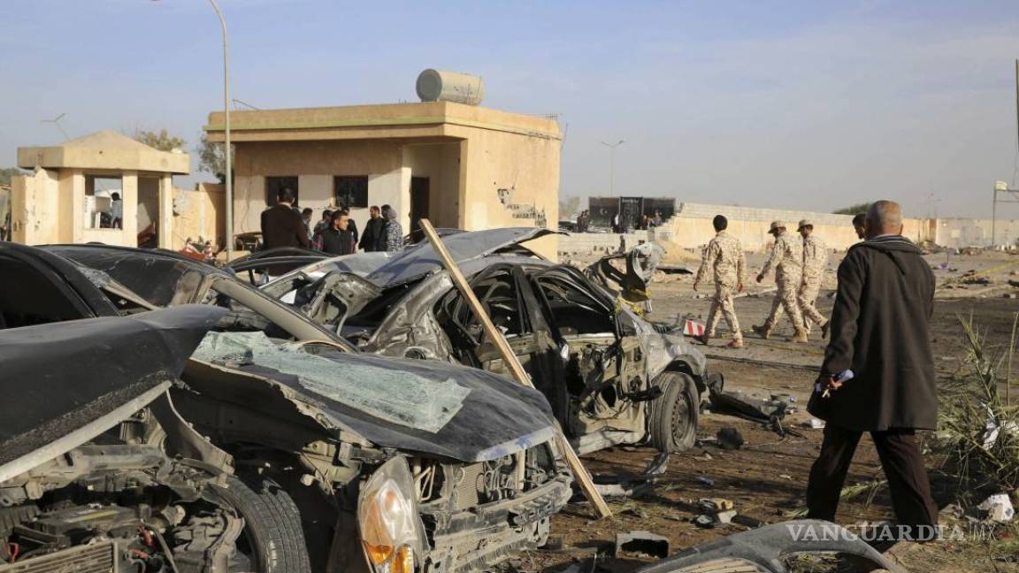 Atentado suicida deja 70 muertos en Libia