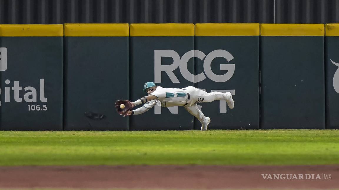 $!Saraperos de Saltillo venció 12-11 a Rieleros de Aguascalientes en un juego de volteretas que se extendió a entradas extra en el Estadio Francisco I. Madero.
