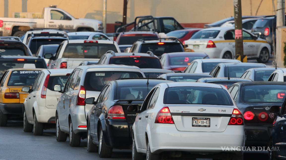 $!En Saltillo tras 7 días, reabastecen gasolineras lentamente