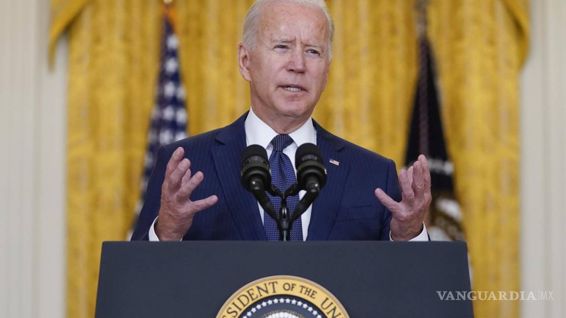 Promete Biden concluir evacuación de Afganistán tras ataques terroristas