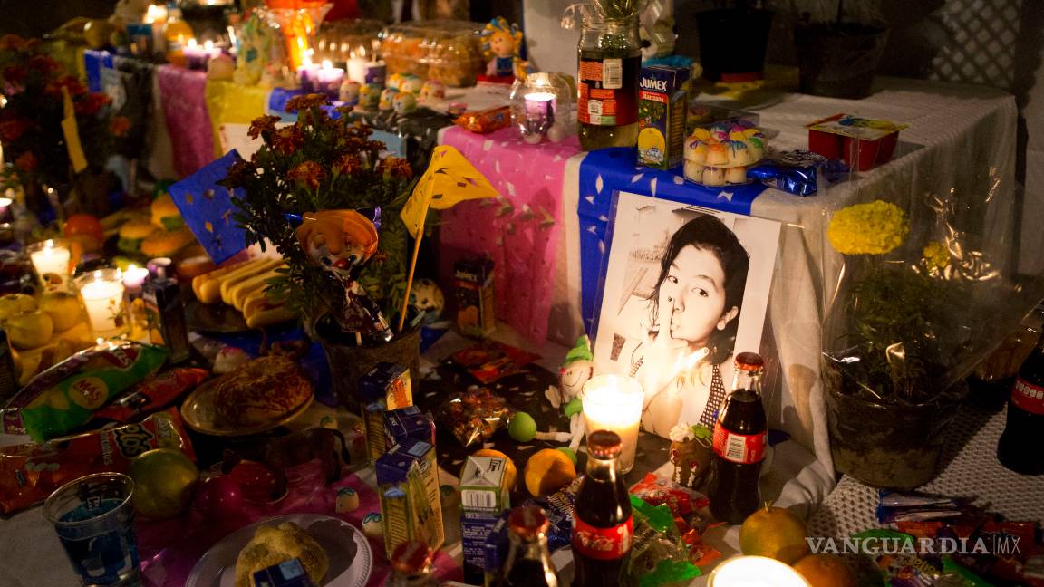 $!En medio de la escasez, víctimas del sismo celebran el Día Muertos