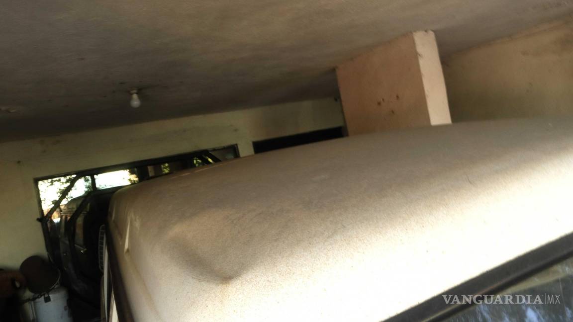 $!Las viviendas en las zonas vecinas a Tupy amanecen con un polvo oscuro que parecer ser fierro triturado