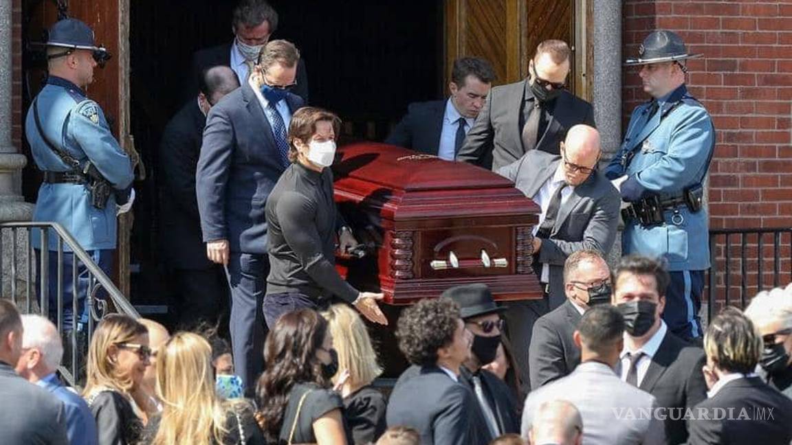 $!Mark Wahlberg le da el último adiós a su mamá, quien falleció a los 78 años