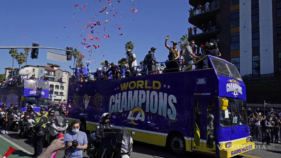 Los Rams arman la fiesta en L.A. con su desfile de campeones