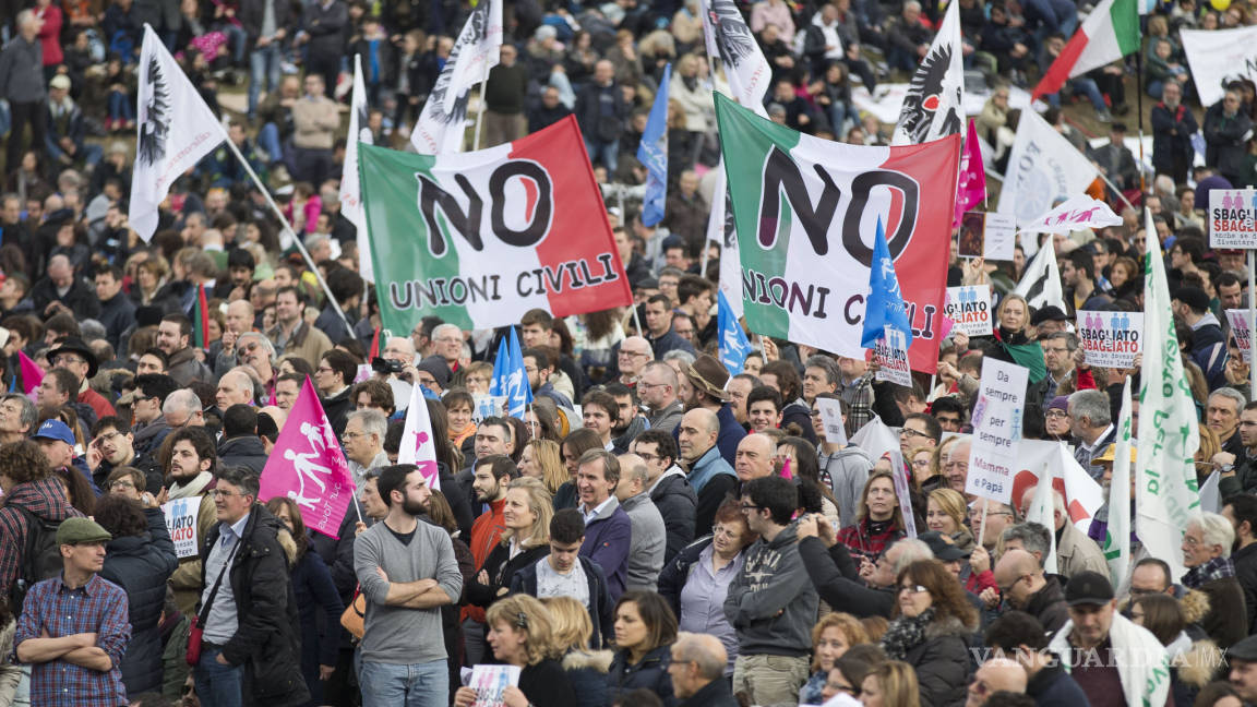 Miles protestan en Italia contra el matrimonio homosexual