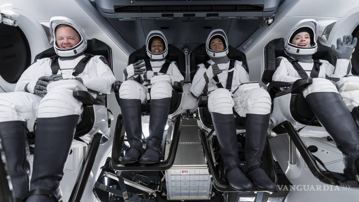 Viajarán cuatro turistas en primer vuelo privado realizado por SpaceX en 60 años