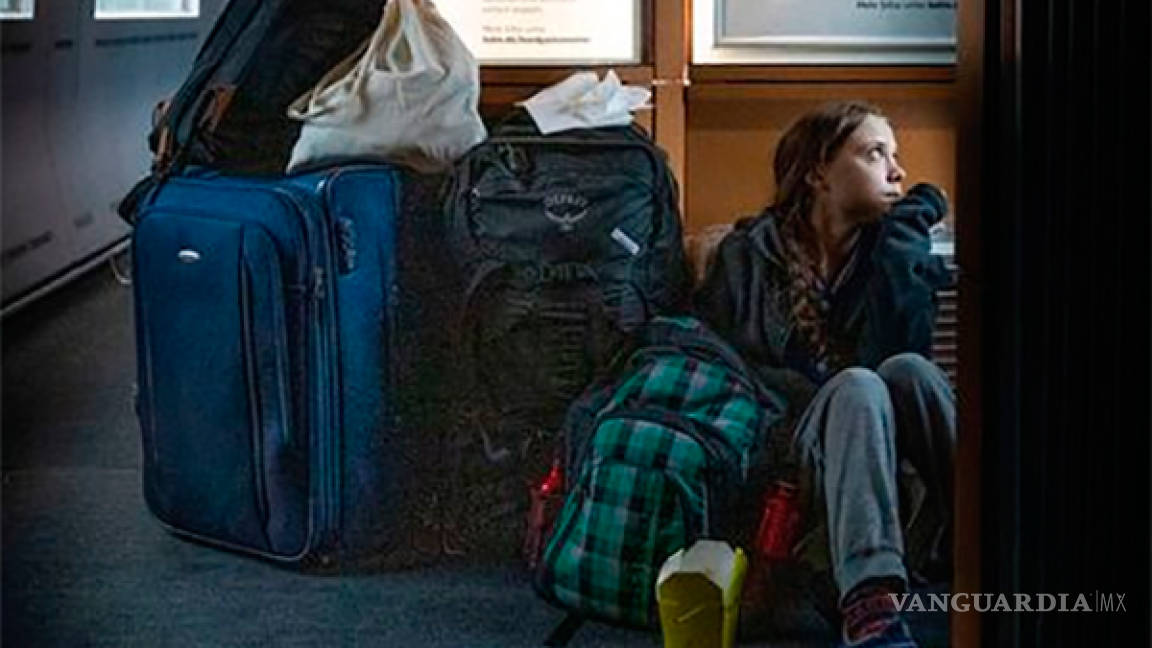 Greta Thunberg demuestra que sí viajó sentada en piso de tren