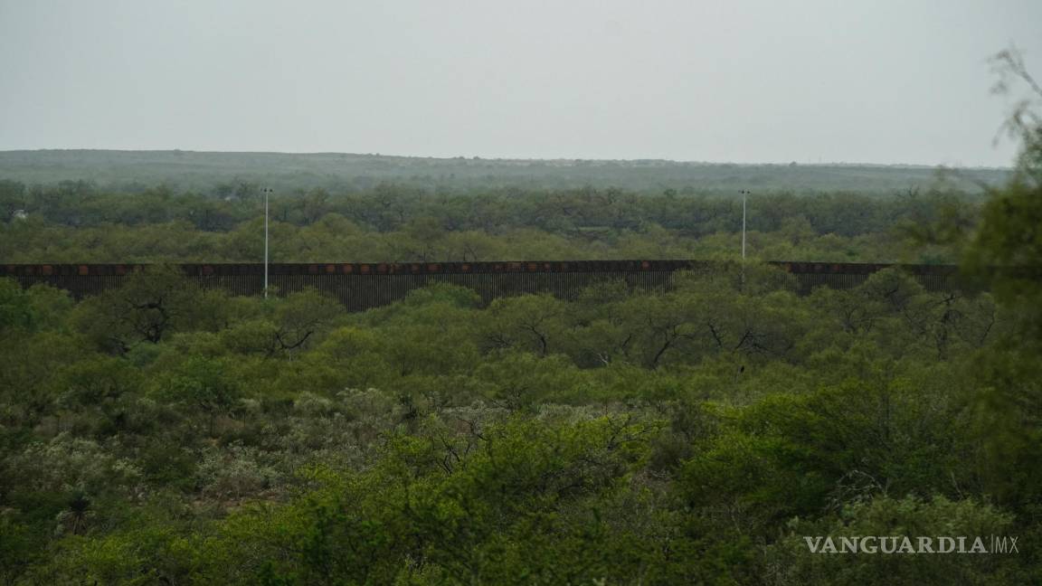 $!Cientos de migrantes terminaron necesitando tratamiento extenso en hospitales de Estados Unidos después de intentar escalar barreras a lo largo de la frontera sur.