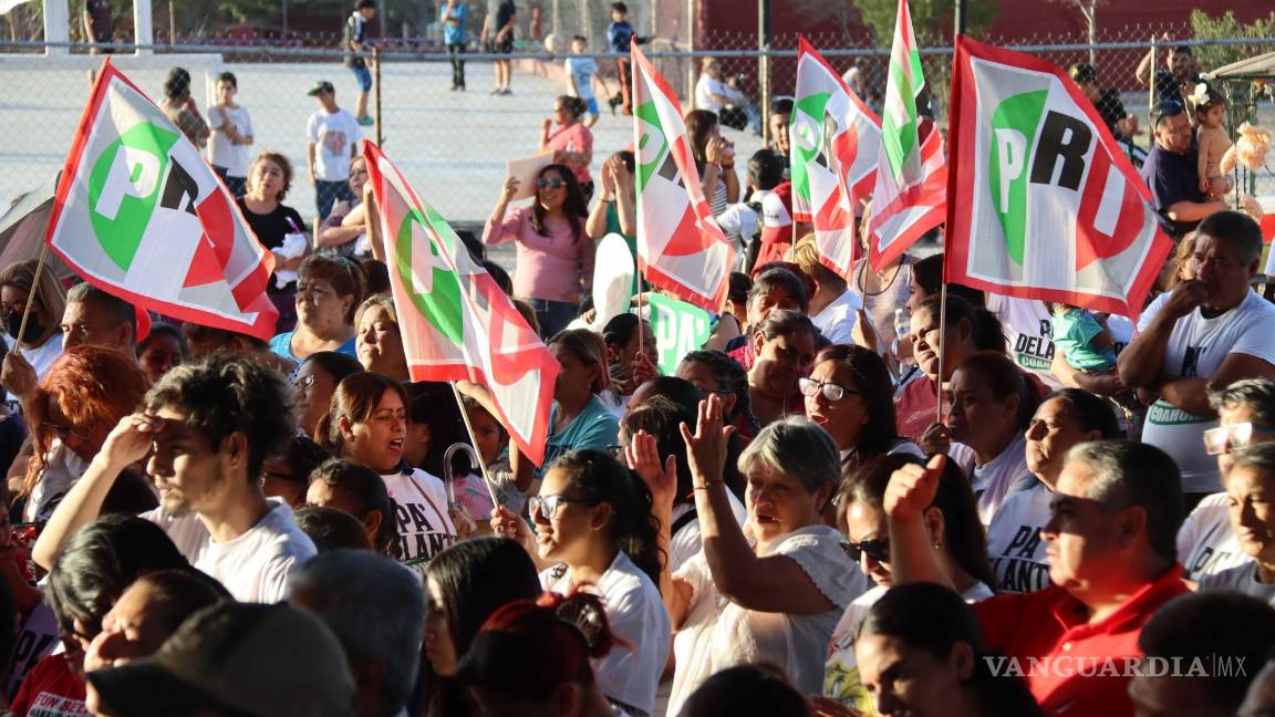 $!Decenas de simpatizantes acudieron al encuentro, donde escucharon las propuestas de Manolo Jiménez.