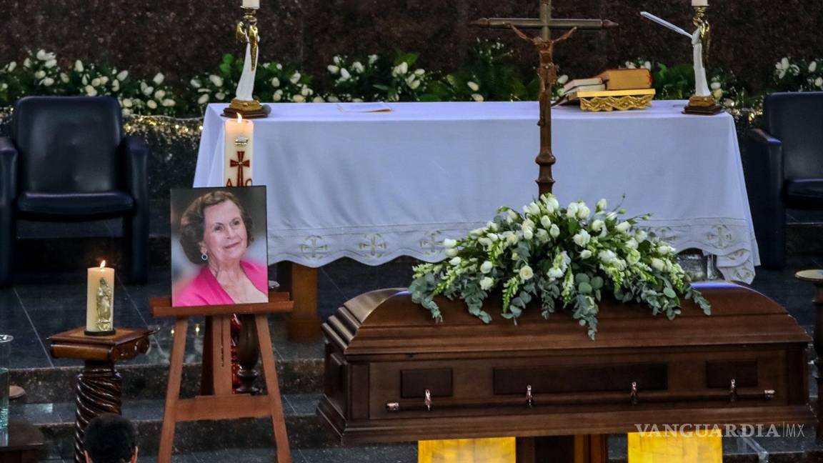 Dan último adiós a doña María Alicia Villarreal de López: ‘Desde allá cuida y vela por todos nosotros, mamá’